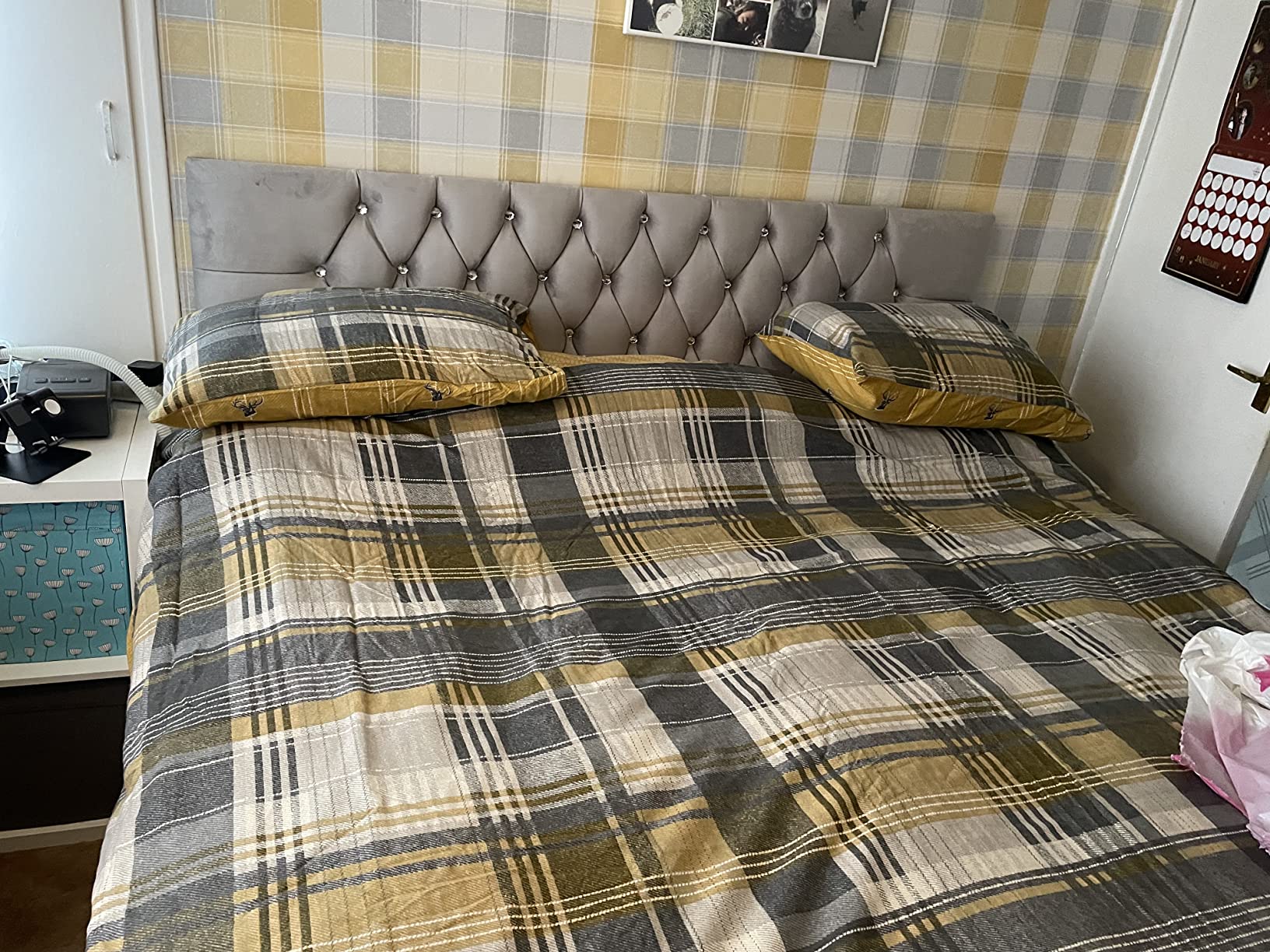 【Furniture】Pebble Plush Velvet Chesterfield 2 Drawer Divan Bed Set, Mattress & Headboard