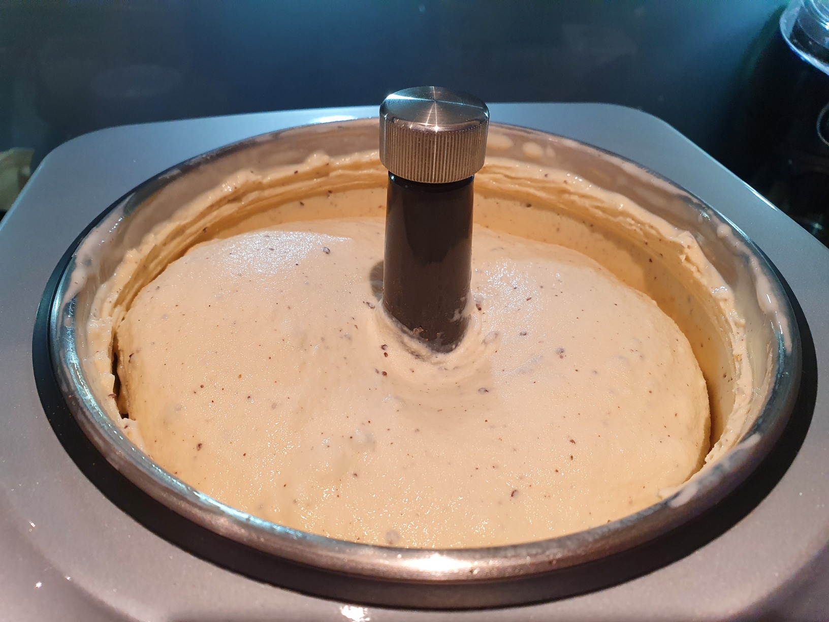 Magimix Gelato Expert Frozen Dessert Maker with Built In Compressor 2x2 Litre bowls Makes Ice Cream