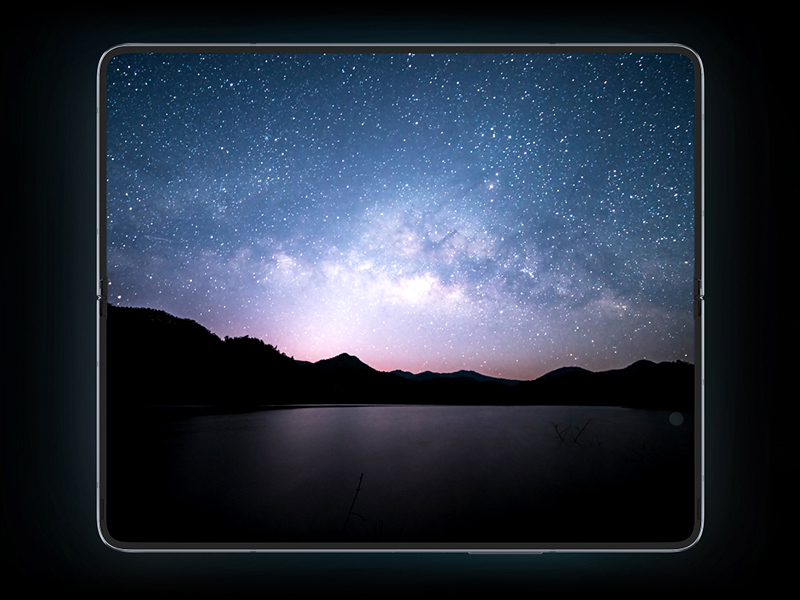 7,6" display